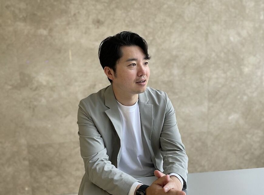 前田和哉（まえだ・かずや）／株式会社ハレ代表取締役。保健師・看護師。2009年、京都大学医学部保健学科看護学専攻卒業。聖隷浜松病院救急科集中治療室を経て、2014年、ケアプロ株式会社にて4年間で、訪問看護師、在宅医療事業部長、事業所長を歴任。2018年、多くの救命医療や看取りの現場で得た経験をもとに、患者さんの夢をかなえるプライベート看護サービス「かなえるナース」の事業を開始する（写真：前田さん提供）