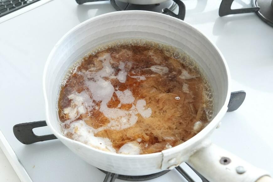 表面に浮いてくる泡などを取る必要はありません（写真：筆者撮影）