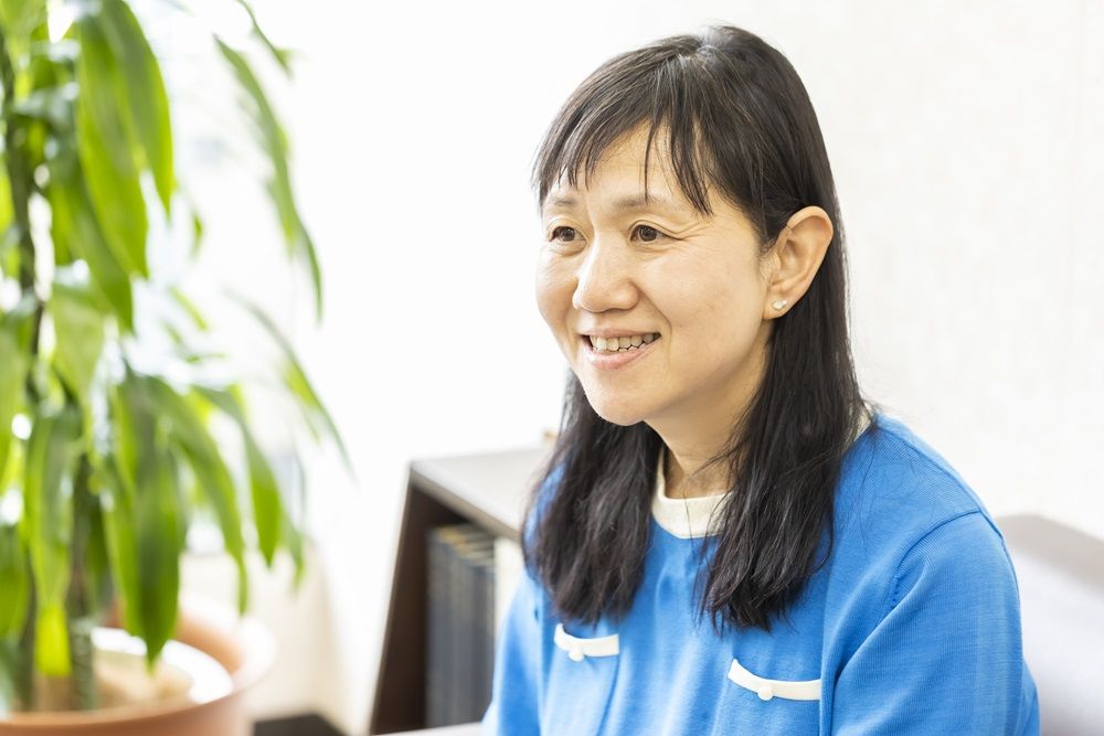 角田光代（かくた・みつよ）／1967年生まれ。1990年「幸福な遊戯」で海燕新人文学賞を受賞しデビュー。著書に『対岸の彼女』（直木賞）、『八日目の蝉』（中央公論文芸賞）など。2015年から5年をかけて取り組んだ『源氏物語』の現代訳では読売文学賞受賞（撮影：今井康一）
