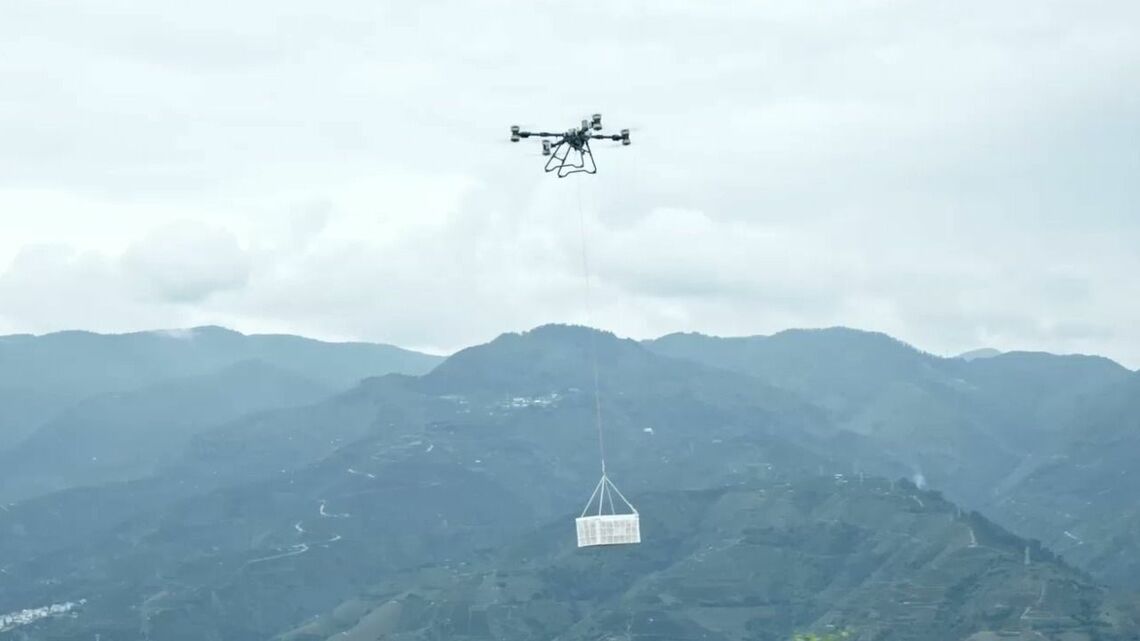 中国では農業用ドローンの用途が作物の空中輸送にまで広がっている(写真はDJIのウェブサイトより)