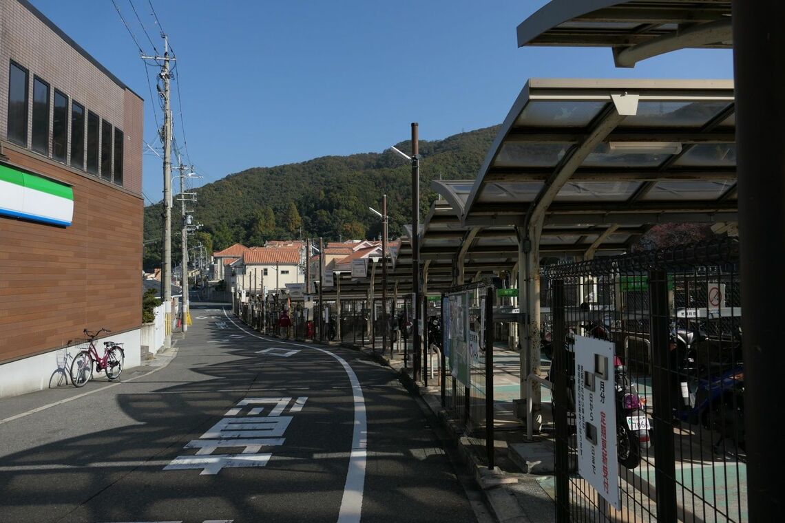 旧生駒トンネルへつながる道路