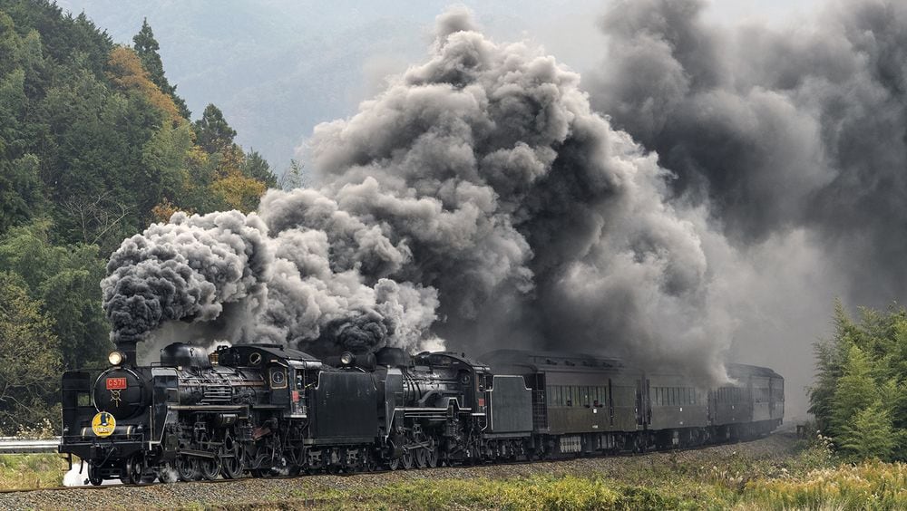 SLやまぐち号､｢D51｣投入で人気最沸騰 C57との重連走行が実現､客車も一