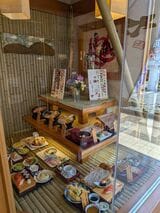 入口近くには心躍る食品サンプルが（筆者撮影）