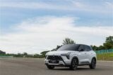 三菱の新型SUV「エクスフォースHEV」（筆者撮影）