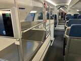スイスの2階建て通勤車両・上層にある荷物置き場（筆者撮影）