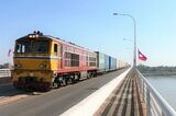 ノンカーイータナレーン（ラオス）の間は日によって混合列車（写真：谷川一巳）