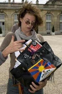 女優バーキンさん｢バッグに名前使わないで｣ エルメスに要請