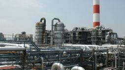〈石油化学業界〉水島停止･大阪集約でエチレンは国内8基体制へ､誘導品でも再編が加速。大手企業同士の統合は起きるのか？