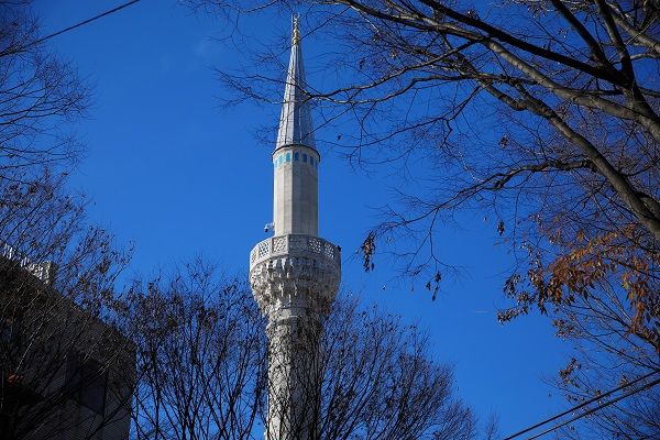 ミナレット（尖塔）は遠くからもその存在を確認できる