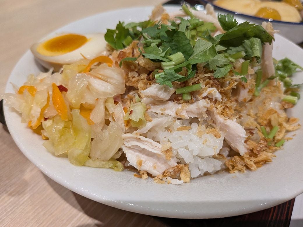 鶏肉飯（ジーローハン）（筆者撮影）