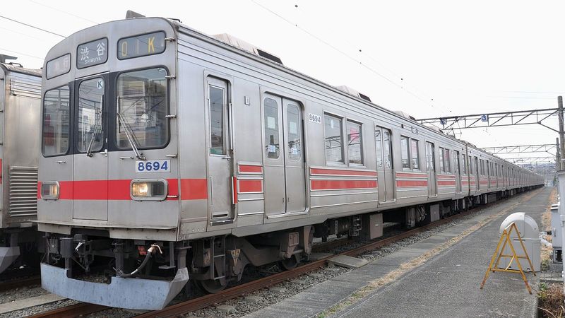 東急電鉄8590系の方向幕装置 ステンレス電車の一時代を築いた東急の｢名車｣ 田園都市線から｢8590系