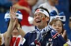 試合後、悲嘆するサポーター