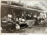昭和2年の商店街。当時の名称は「橘銀座通り」（写真提供：キラキラ橘商店街）