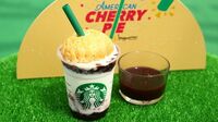 スタバ｢今年のフラペチーノ｣は何が違うのか ドーム状のパイがかぶさっている