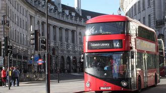 ｢ロンドンのバス｣は､どうして真っ赤なのか