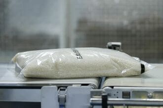 小泉農相､備蓄米は5キロ2000円程度で店頭に