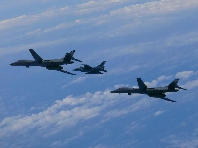 米爆撃機が日韓と訓練､対北朝鮮で連携
