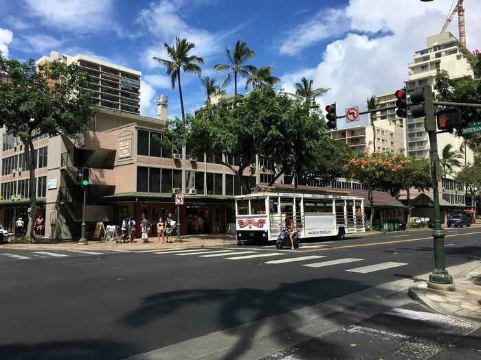 ホノルル市内を走る「ワイキキトロリー」