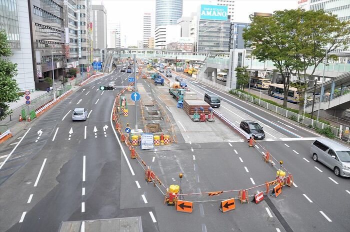 新横浜駅の工事現場。この真下に