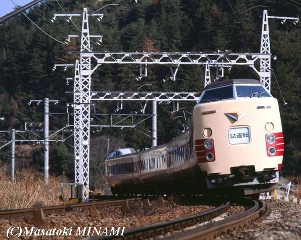 阪和線山中渓付近を走る試運転中の381系