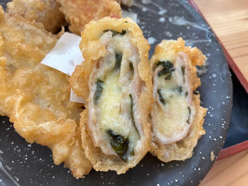 断面のとろ～り感がたまらなく食欲を誘う豚肉チーズ 