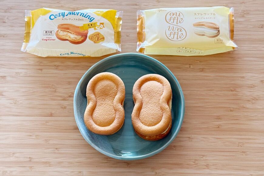 スフレワッフルとスフレワッフルDeliは、同じ皮を使用している。価格は定番のスフレワッフルが237円でスフレワッフルDeliが313円（筆者撮影）