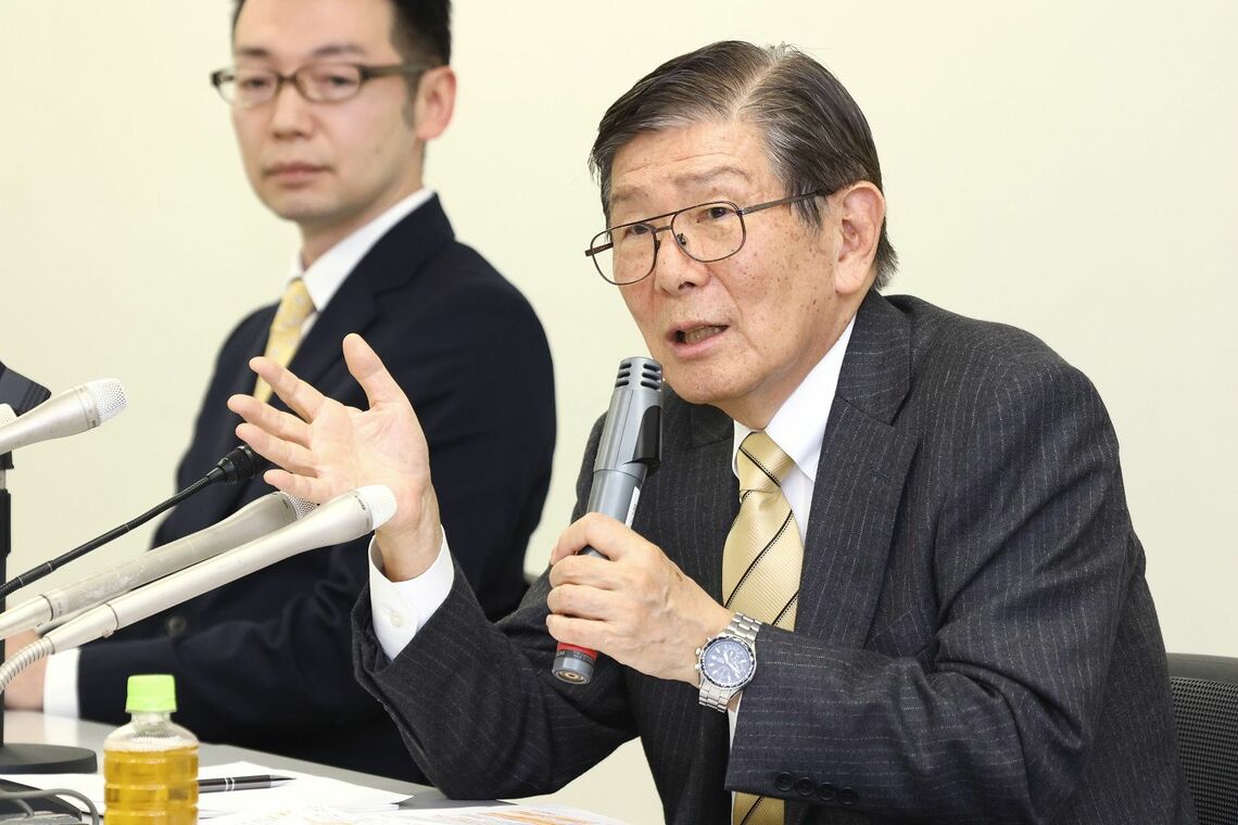 スカイマークは2022年12月に株式再上場をはたしたばかりだ。同記者会見で話す洞駿社長（右）と西岡成浩取締役（左）（撮影：尾形文繁）