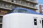 先頭部の窓周辺は青く塗装している