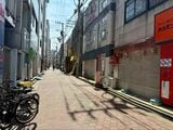 東口側の飲食店通り