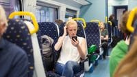 列車の業務用電源でスマホ充電は｢懲役5年｣ 注意!英国は｢充電したい場所｣に電源がある