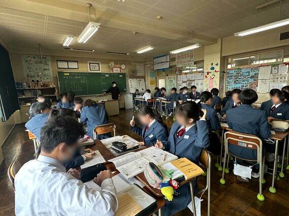 入間市立豊岡中学校の授業の様子