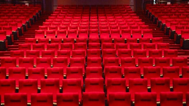 ポスター1枚も刷らず｢3万席完売｣のチケット戦略