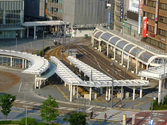 2016年に移設し様相を一新した福井駅。駅名も
