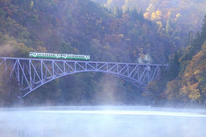 只見川の気嵐と第一只見川橋梁