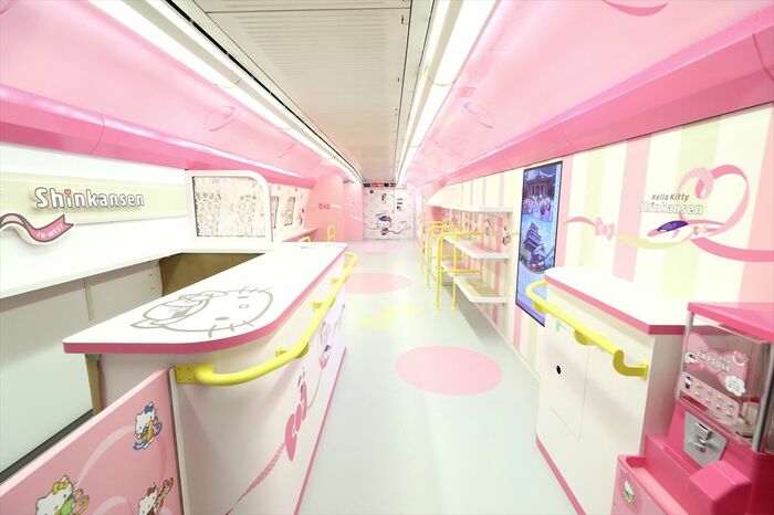 「ハローキティ新幹線」500系の車内