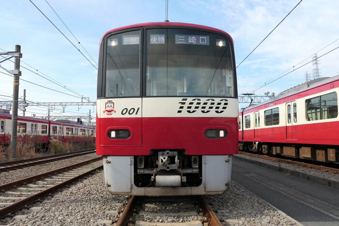 1000形アルミ車（1次車）の前面