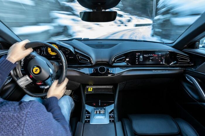 ごく一部の積雪路ではグリップを一瞬失ってもすぐに回復し