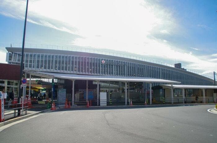 リニューアルされた駅の外観