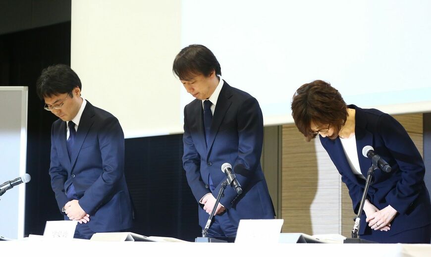 3時間超にも及ぶ記者会見では、厳しい質問も飛んだ（撮影:今井康一）