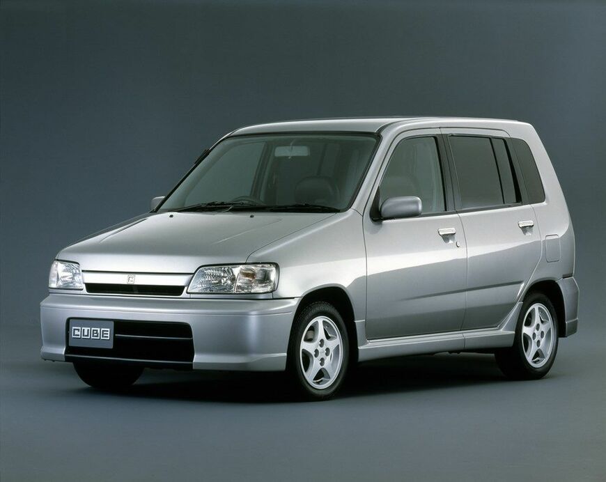 初代キューブ（写真：日産自動車）