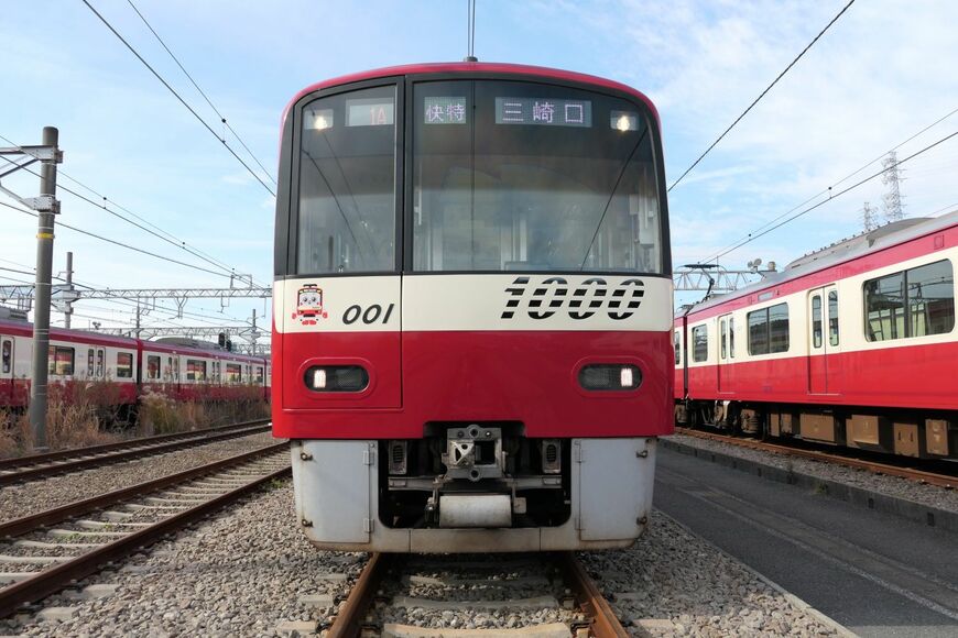 1000形アルミ車（1次車）の前面