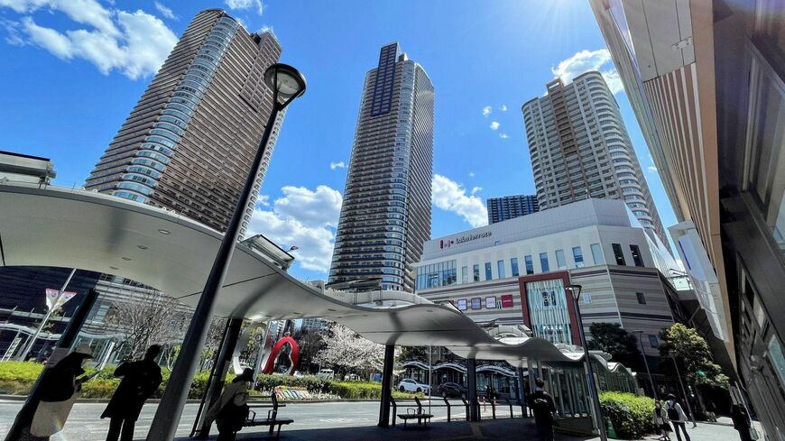 武蔵小杉の駅から見えるタワマン郡