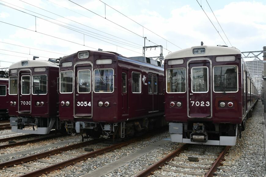 7000系と並んだ3000系（中央）（筆者撮影）