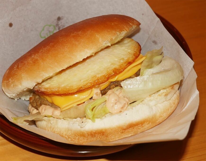 コメダ珈琲店のフルムーンバーガー