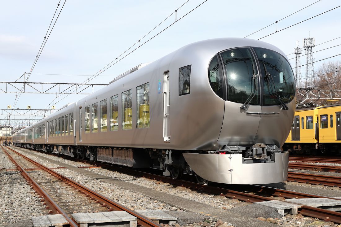 西武鉄道の特急「ラビュー」