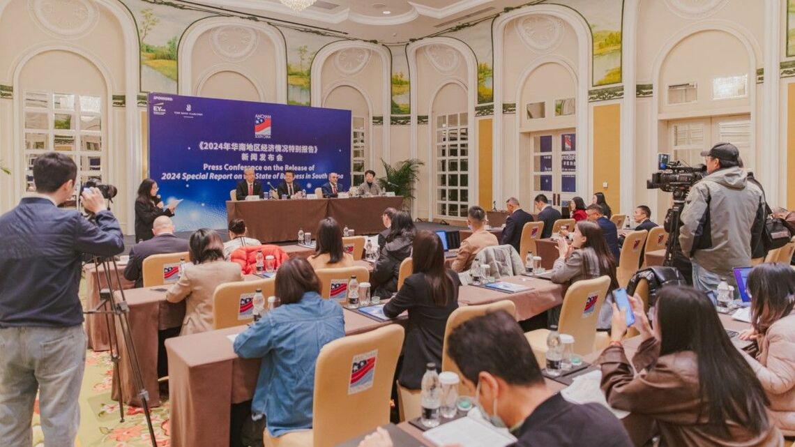 華南アメリカ商工会議所の年次調査は、中国進出企業の楽観度を占う材料としてメディアの注目を集める。写真は2月27日の記者会見の様子(同会議所のウェブサイトより)