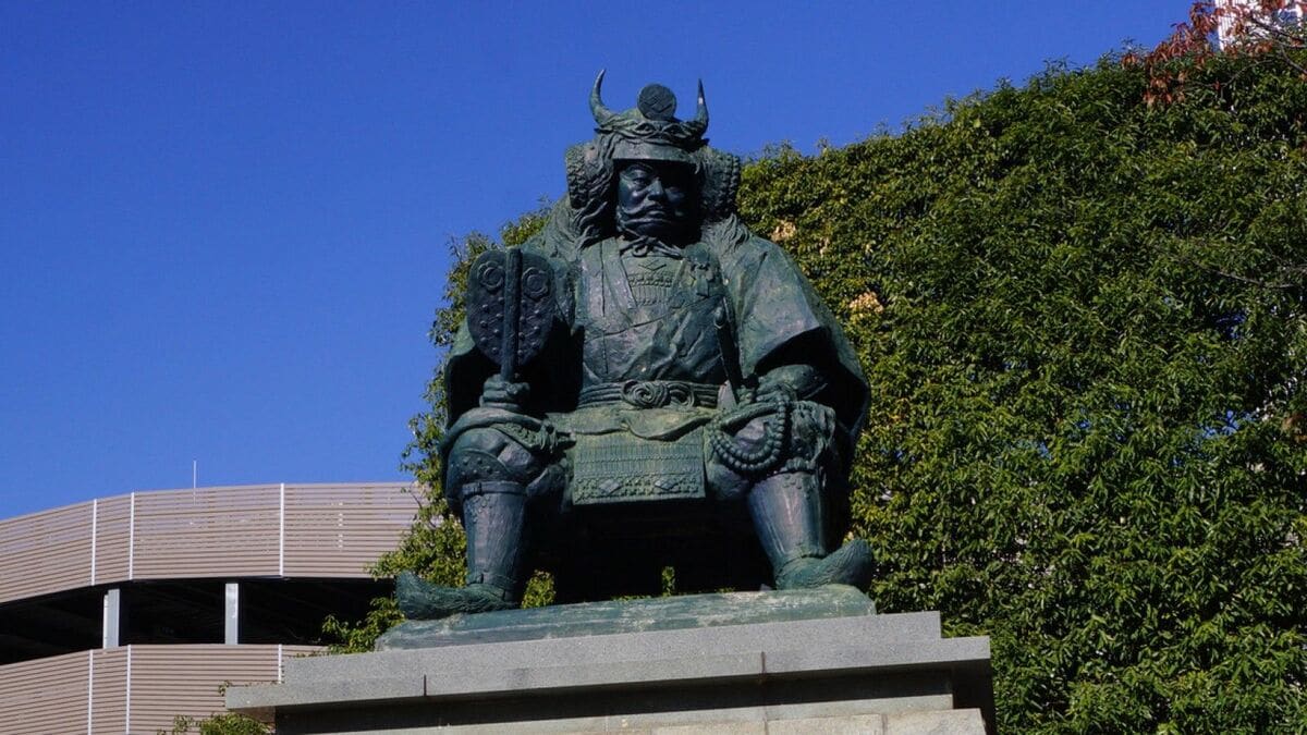 秋月　武田信玄掛軸　人は城 Amazon｜格言・名言（ブラウン額入り）【武田信玄】 人は城 人は石垣