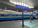 ウィーン中央駅に乗り入れたウクライナ鉄道の客車。戦時下でも直通列車が運行している（写真：原忠之）
