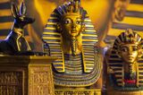 首の装飾部分に青色の古代エジプト特有の焼き物が使われている（写真：JK21／PIXTA）