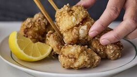 長友選手専属シェフが作る"鶏が主役"の｢超たんぱくめし｣､秘伝の唐揚げ･ムネチャーシュー･腸活つくねの作り方